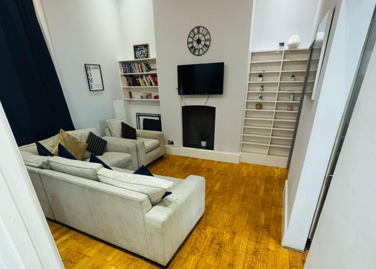 3 Bed Apartment | London