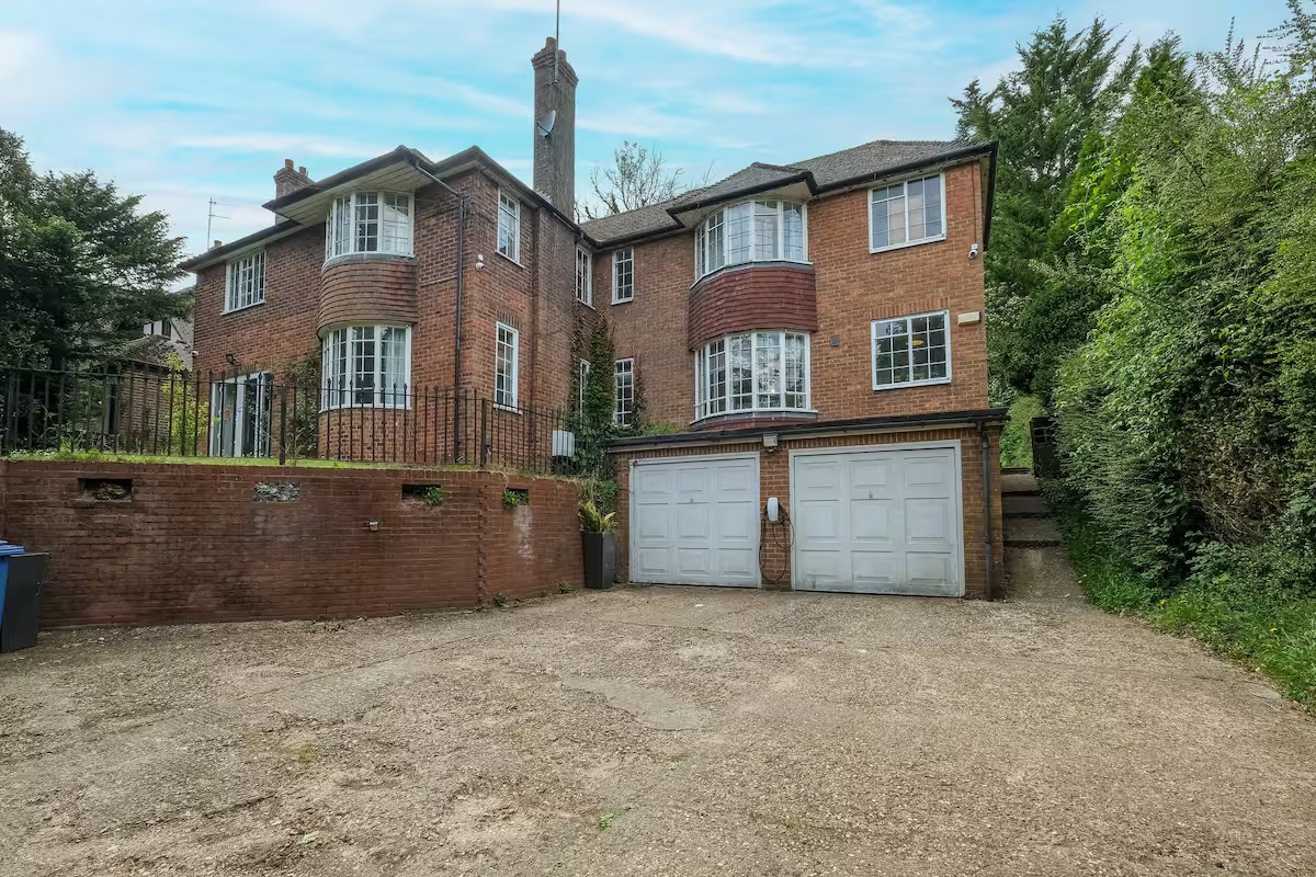 Bed Detached Property | High Wycombe