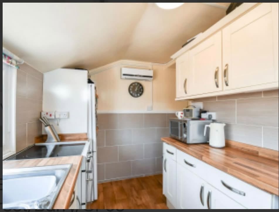 3 Bed Terraced Property | Barry 4