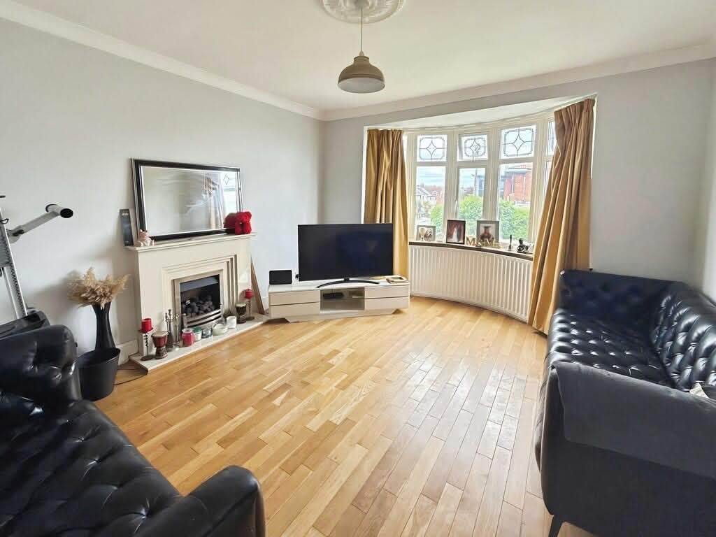 4 Bed Detached House | Mansfield 3